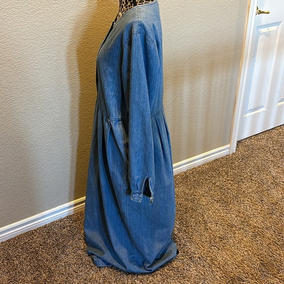 Women’s denim dress, long sleeve, 2 pockets, button up to waist, size 12 - Picture 6 of 12